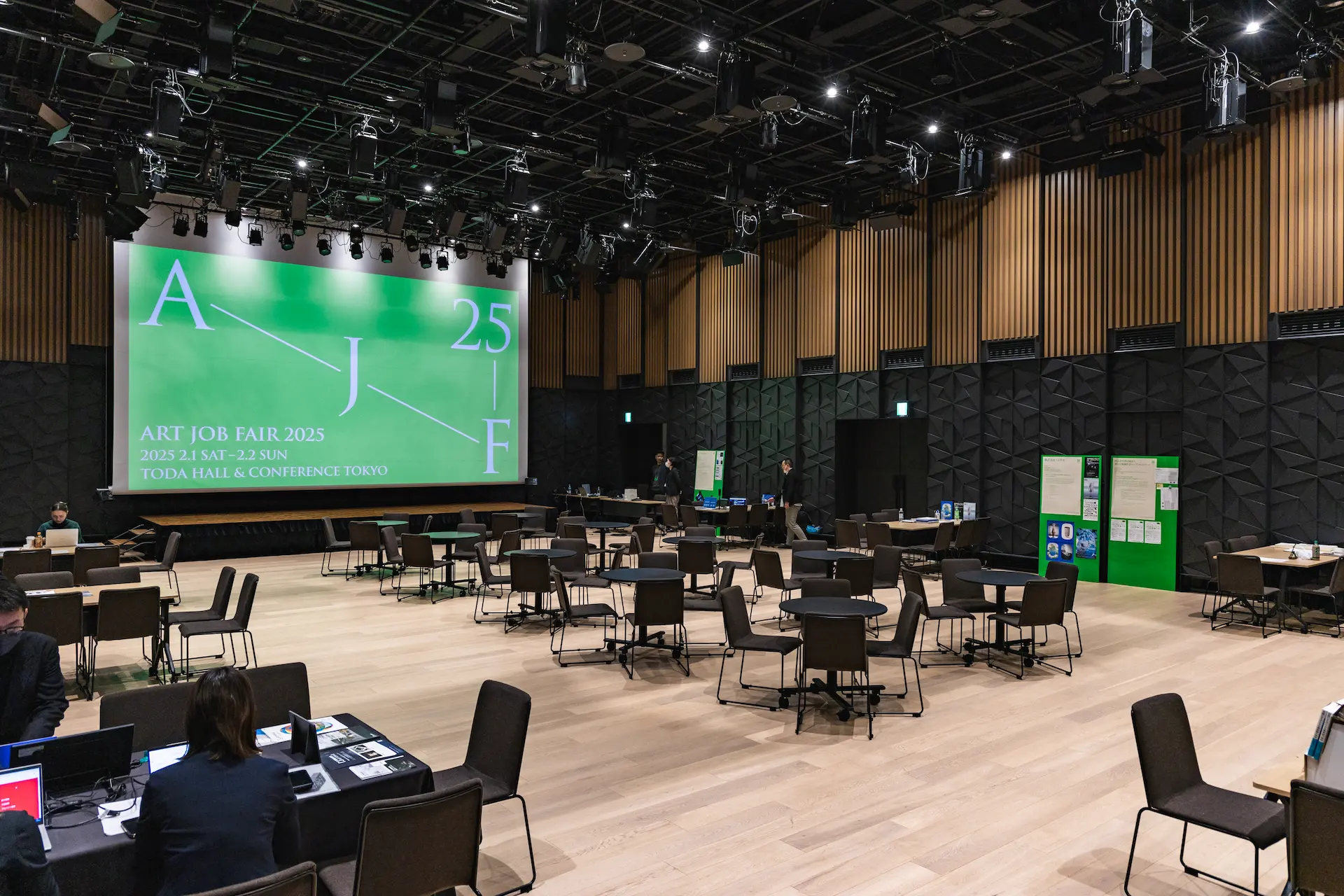 ジョブフェア × 350インチ大型スクリーン